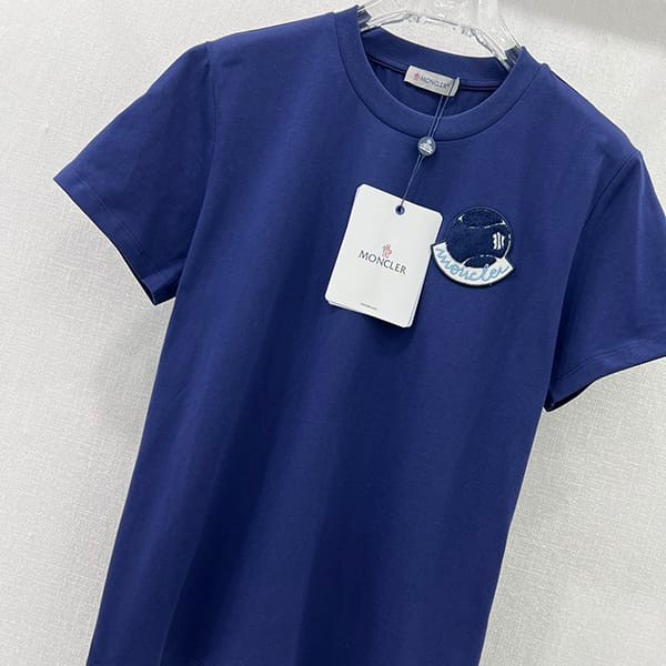 【使い勝手抜群】モンクレール レプリカ ロゴ パッチポケット Tシャツ 4色 moh85436